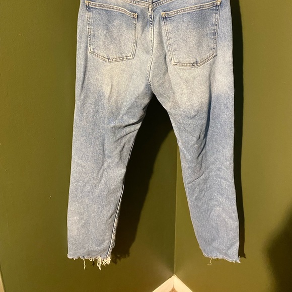 🌟Topshop High Waist Light Denim Mom Jeans🌟 - Picture 4 of 9